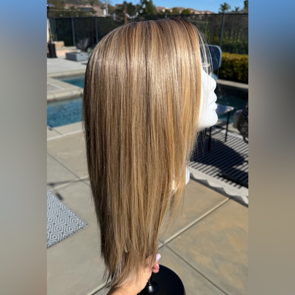 NWT Belle Tress  City Collection Melbourne Raw Sugar blonde -R wig .